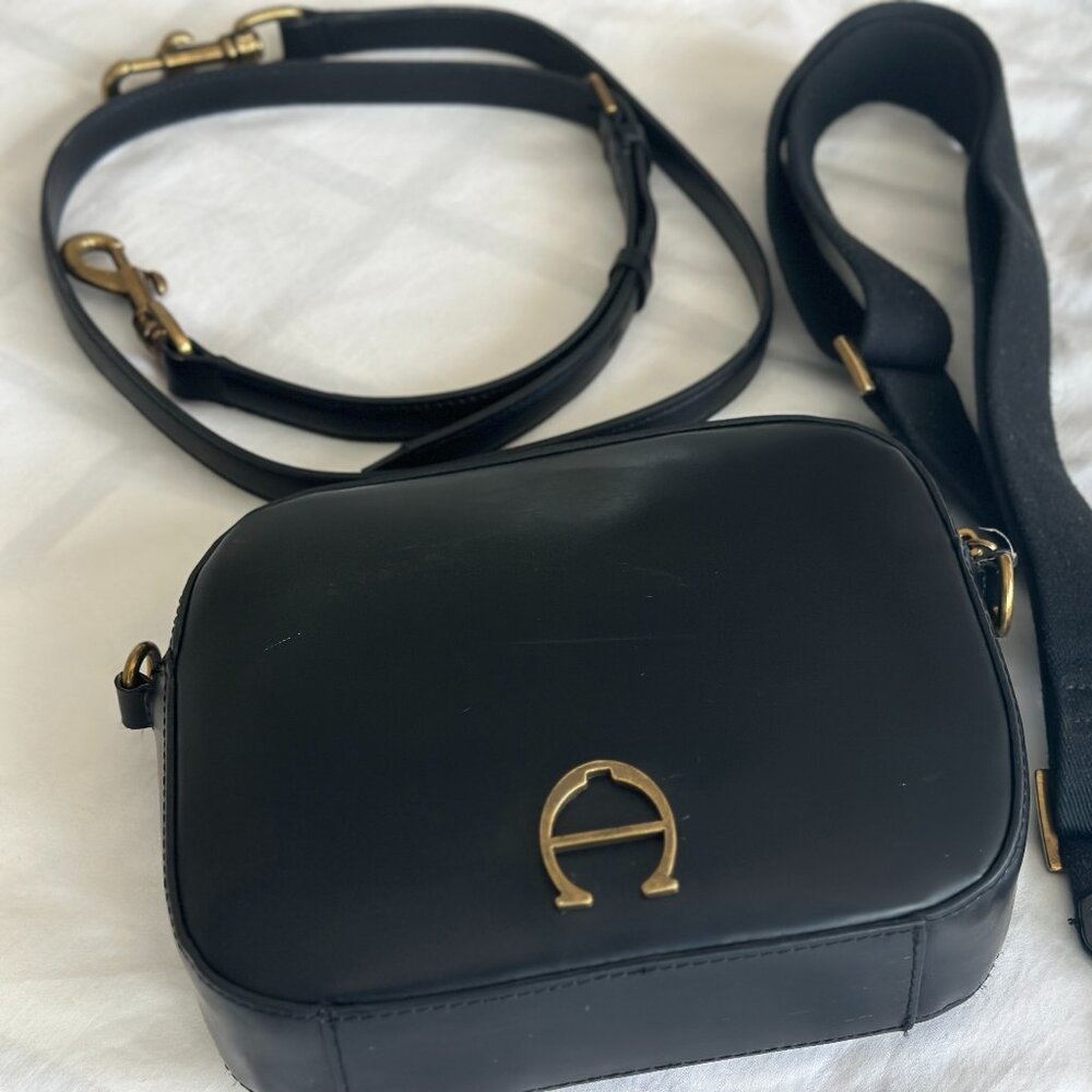 ETIENNE AIGNER Marianne Logo Leather Crossbody In Black